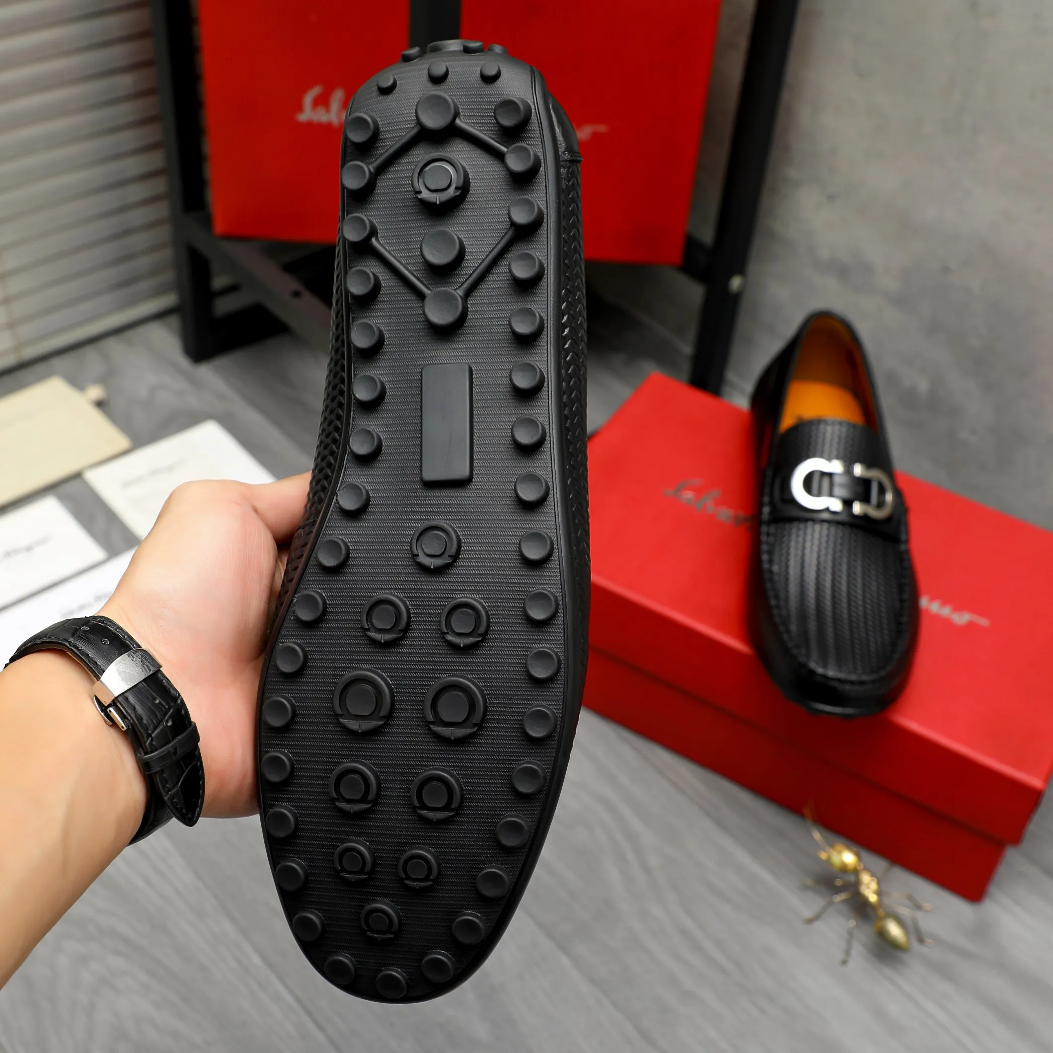 Men's shoes 💰380 Product trademark: Ferragamo "Ferragamo" business slip-on shoes Regular size: 38-45 (45. Customized, non-returnable) Product materials: Selected embossed cowhide upper, sheepskin lining, rubber outsole